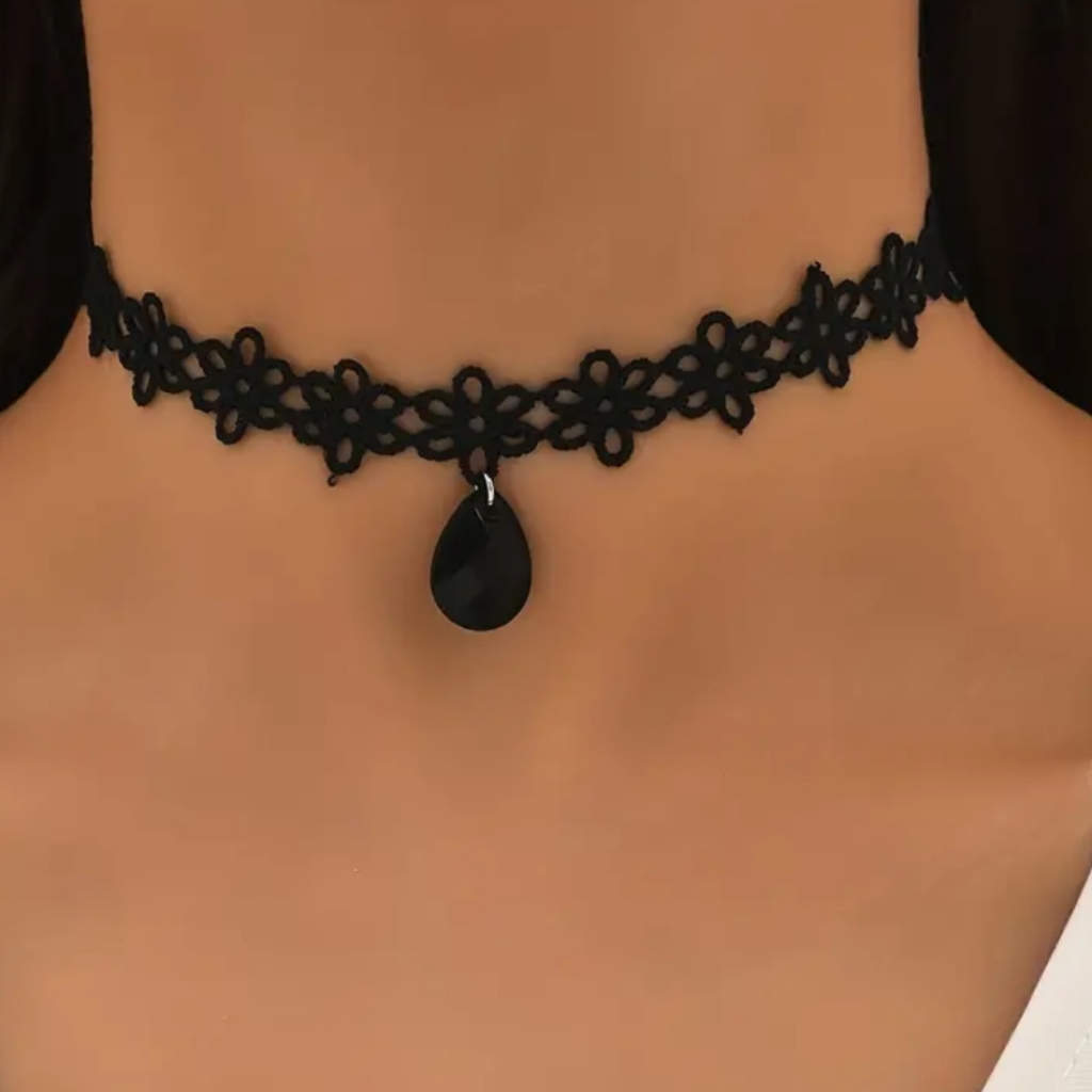Velvet Choker 8$